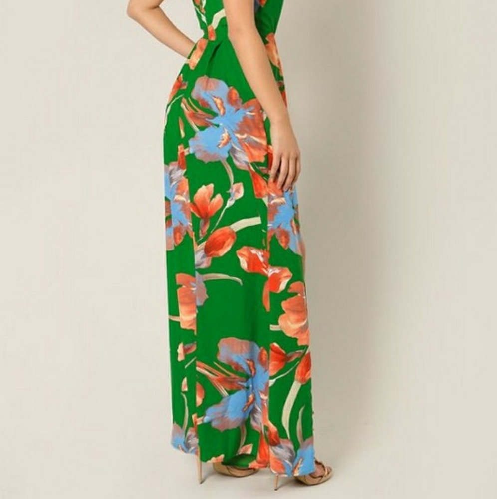 Backless Dress - Picture 4 of 4